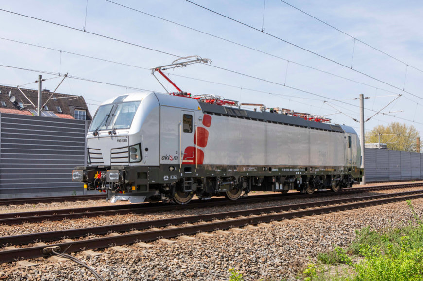 AKIEMS VECTRON-FLOTTE WÄCHST MIT BESTELLUNG VON 15 WEITEREN SIEMENS-LOKOMOTIVEN AUF 100 AN